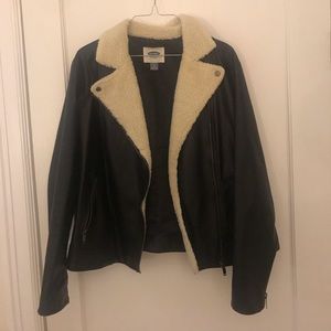 Old navy faux leather moto w/ Sherpa collar size L